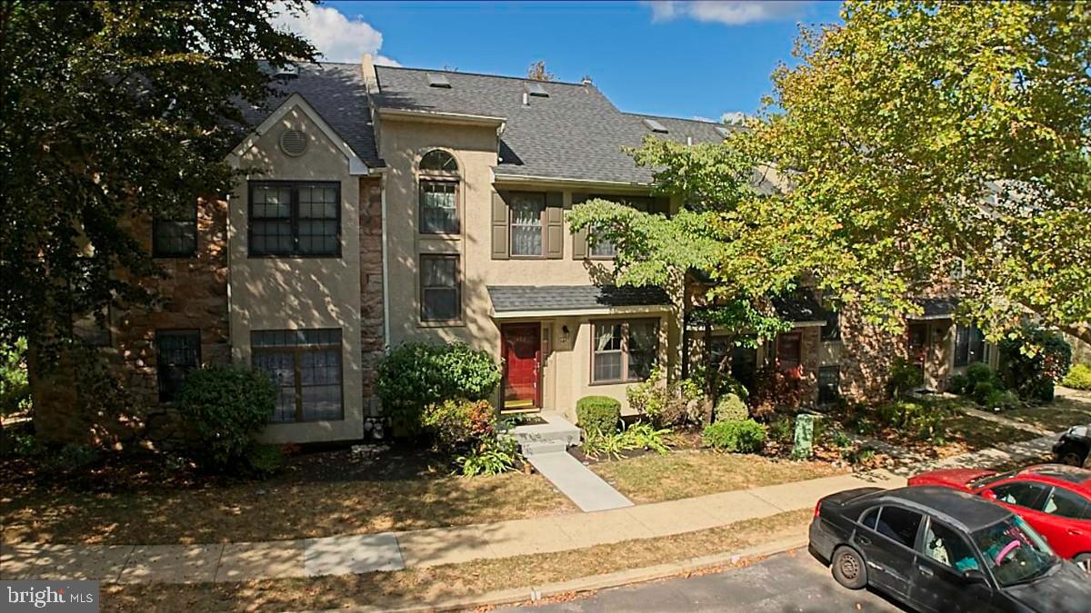 1402 Redwood Ct #57