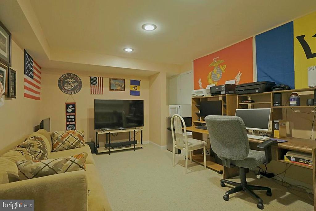 1402 Redwood Ct #57