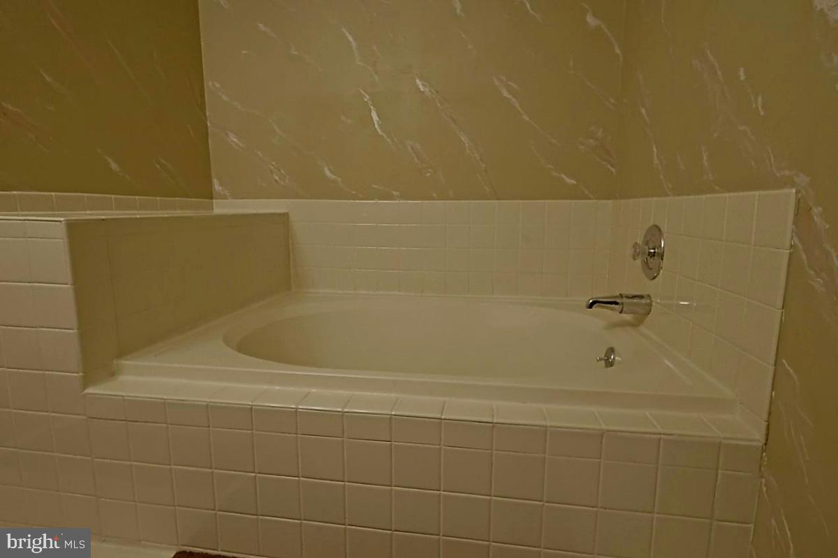 1402 Redwood Ct #57