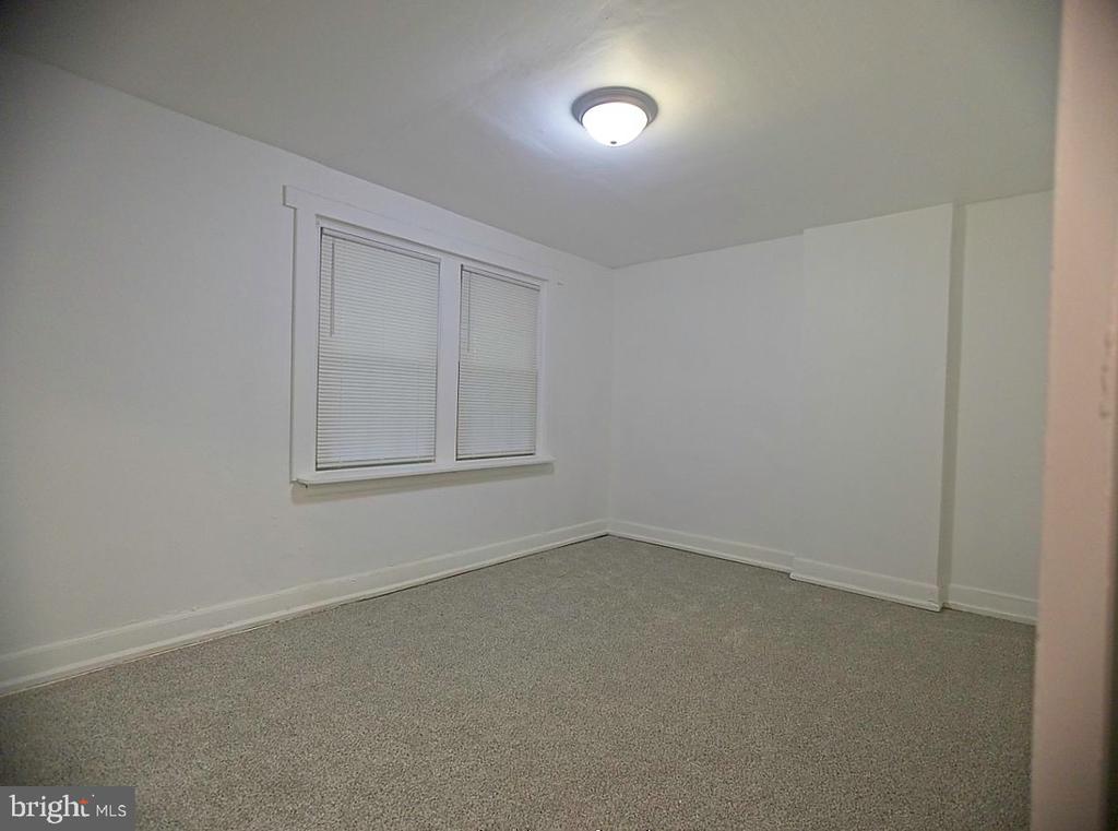 1423 RIDLEY AVENUE