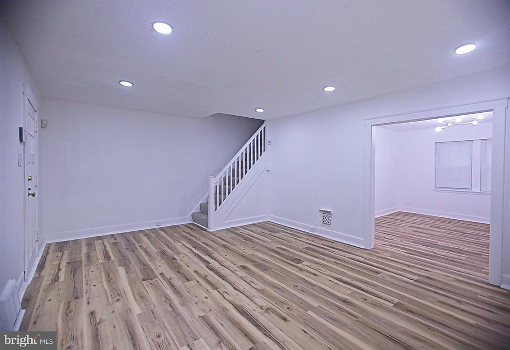 1423 RIDLEY AVENUE