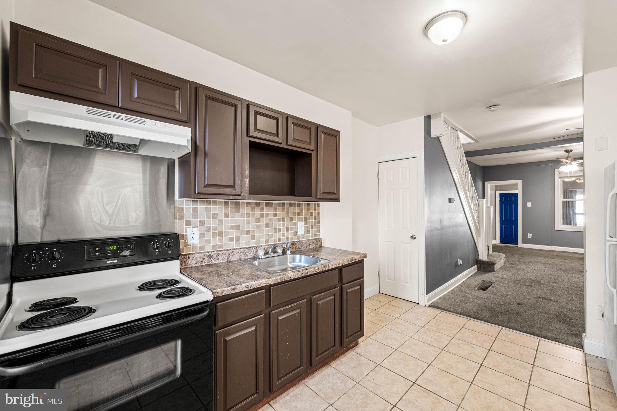 6148 LARCHWOOD AVENUE