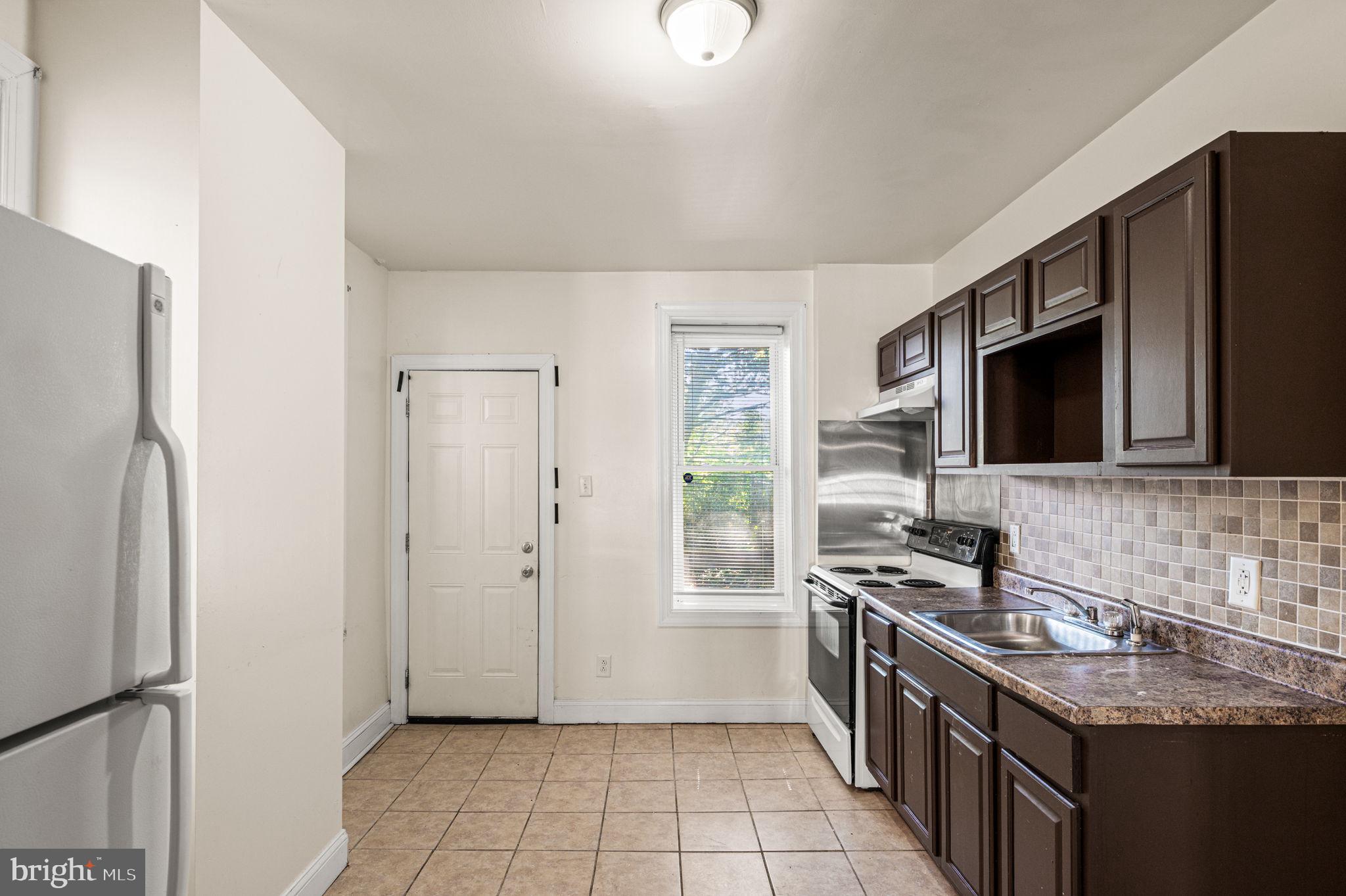 6148 LARCHWOOD AVENUE