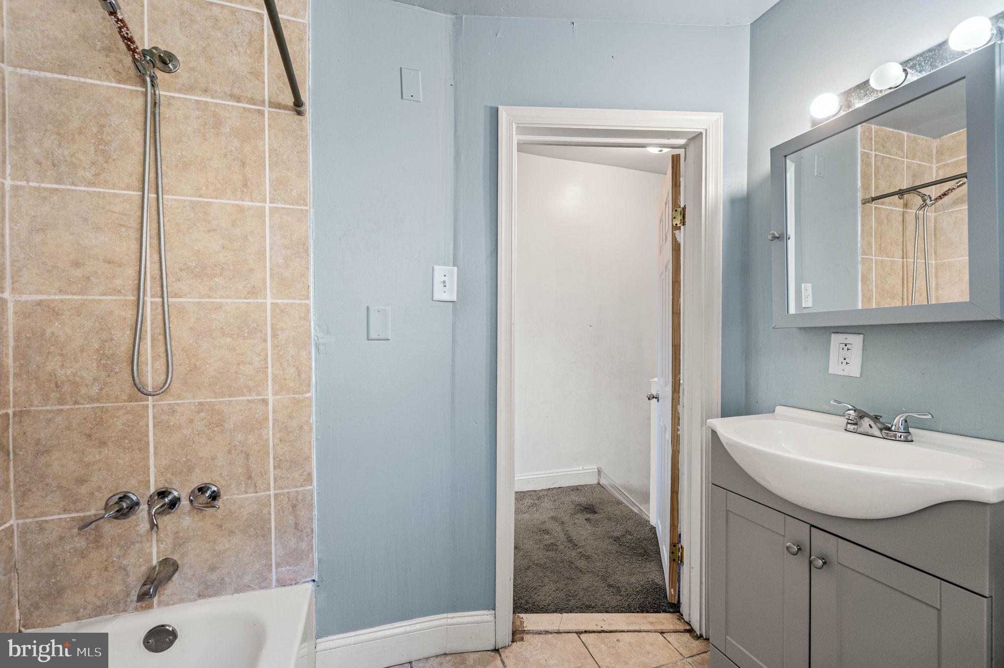 6148 LARCHWOOD AVENUE