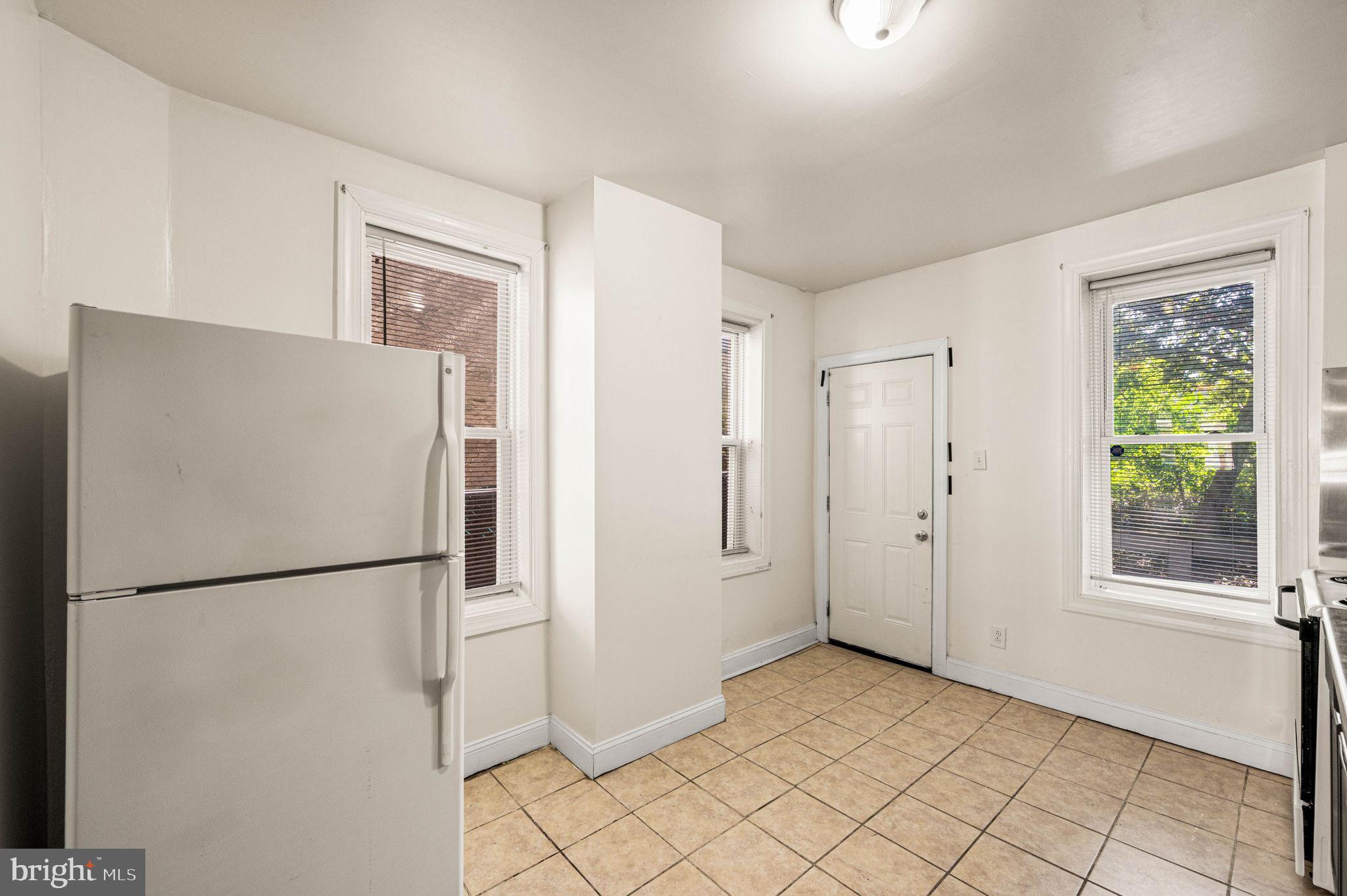 6148 LARCHWOOD AVENUE