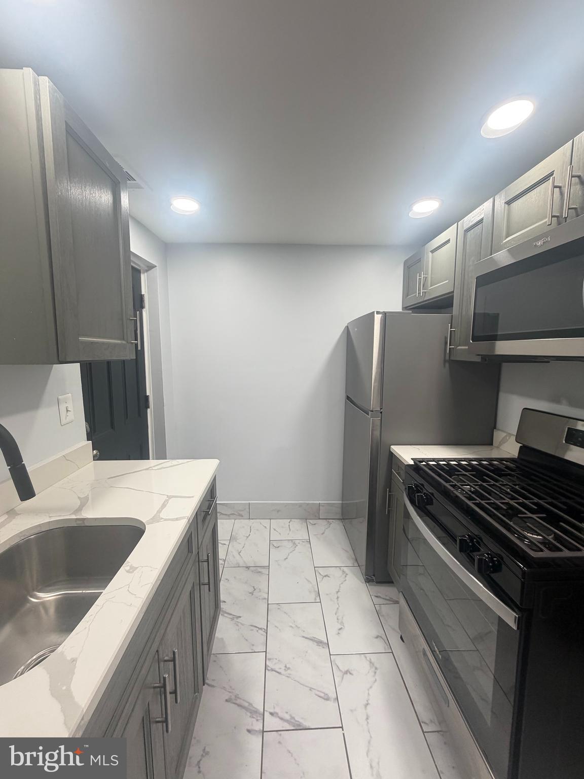 2308 GREENWICH STREET