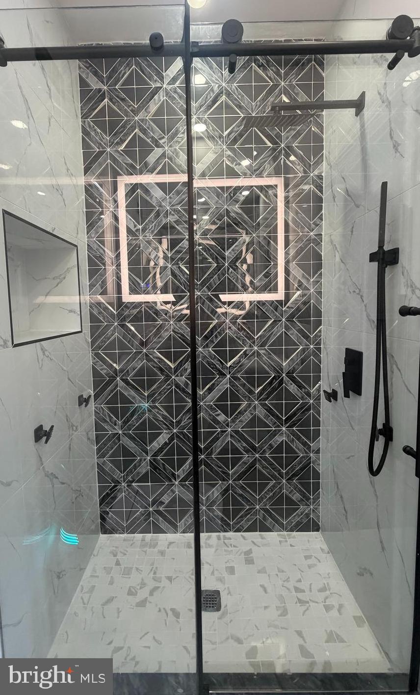 6232 LARCHWOOD AVENUE