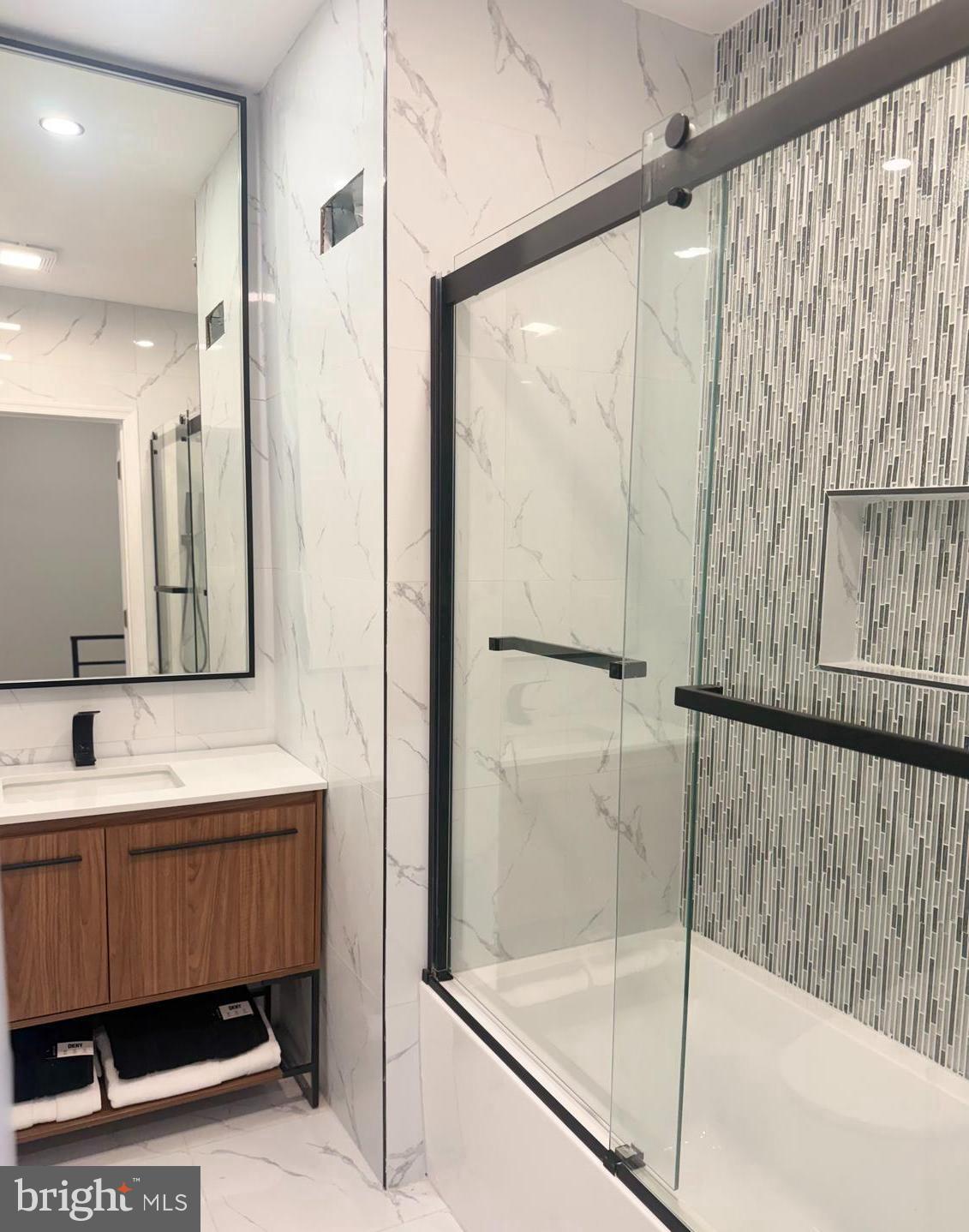 6232 LARCHWOOD AVENUE