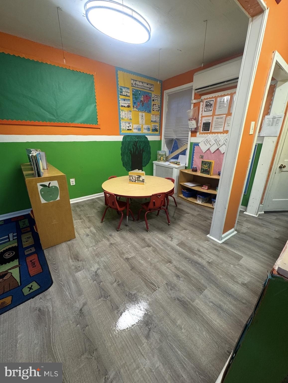 433 E WYOMING AVENUE