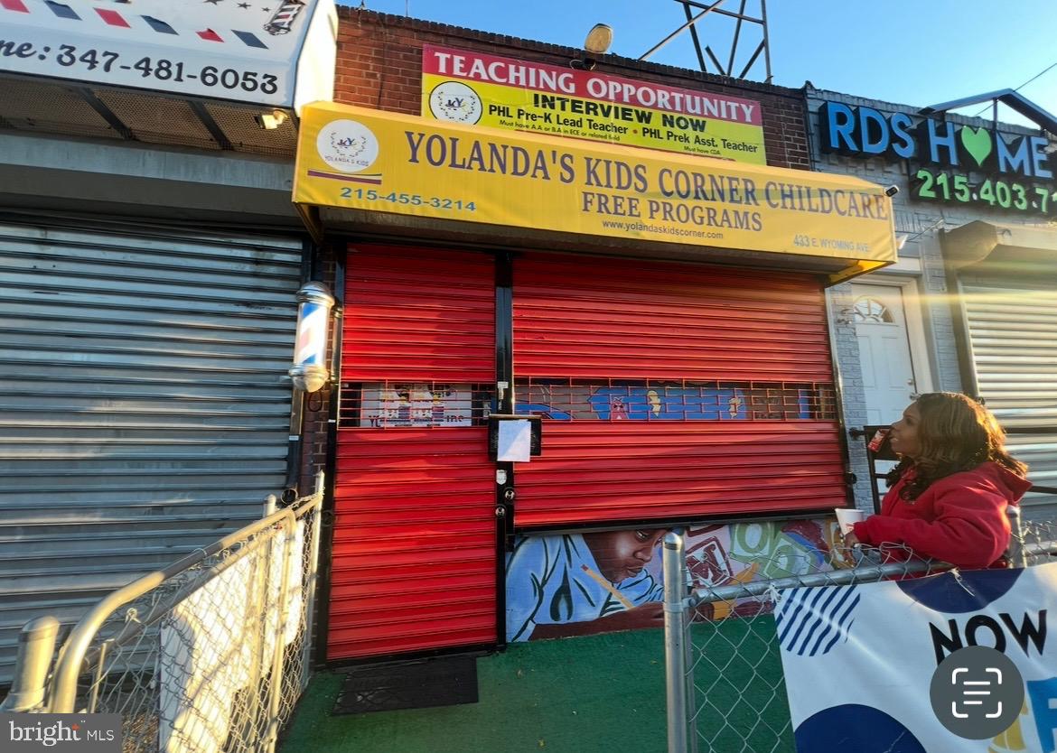 433 E WYOMING AVENUE