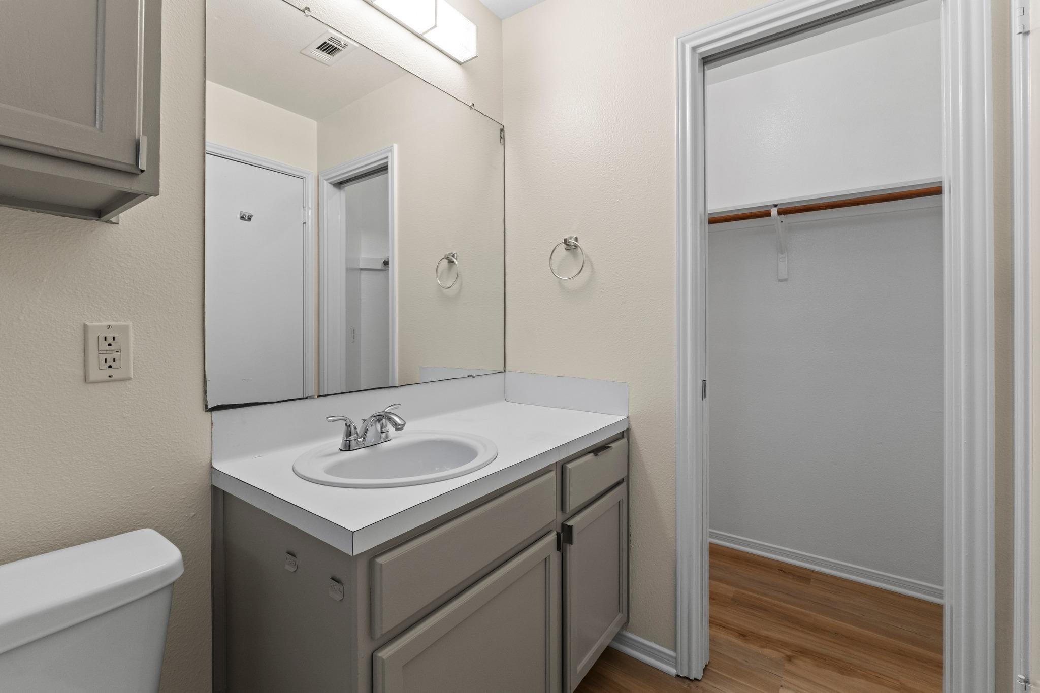 1501 Catherine CT