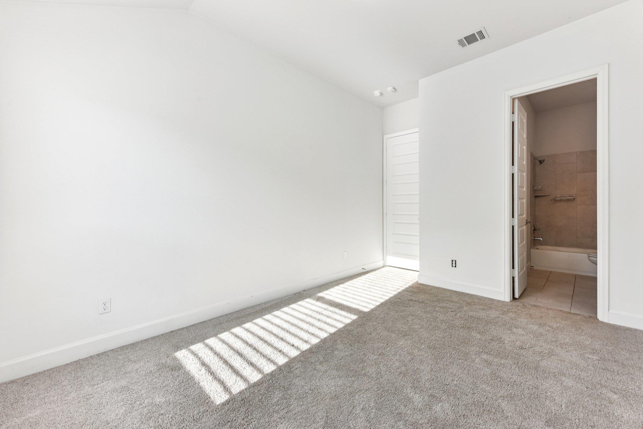 163 Kellogg LN