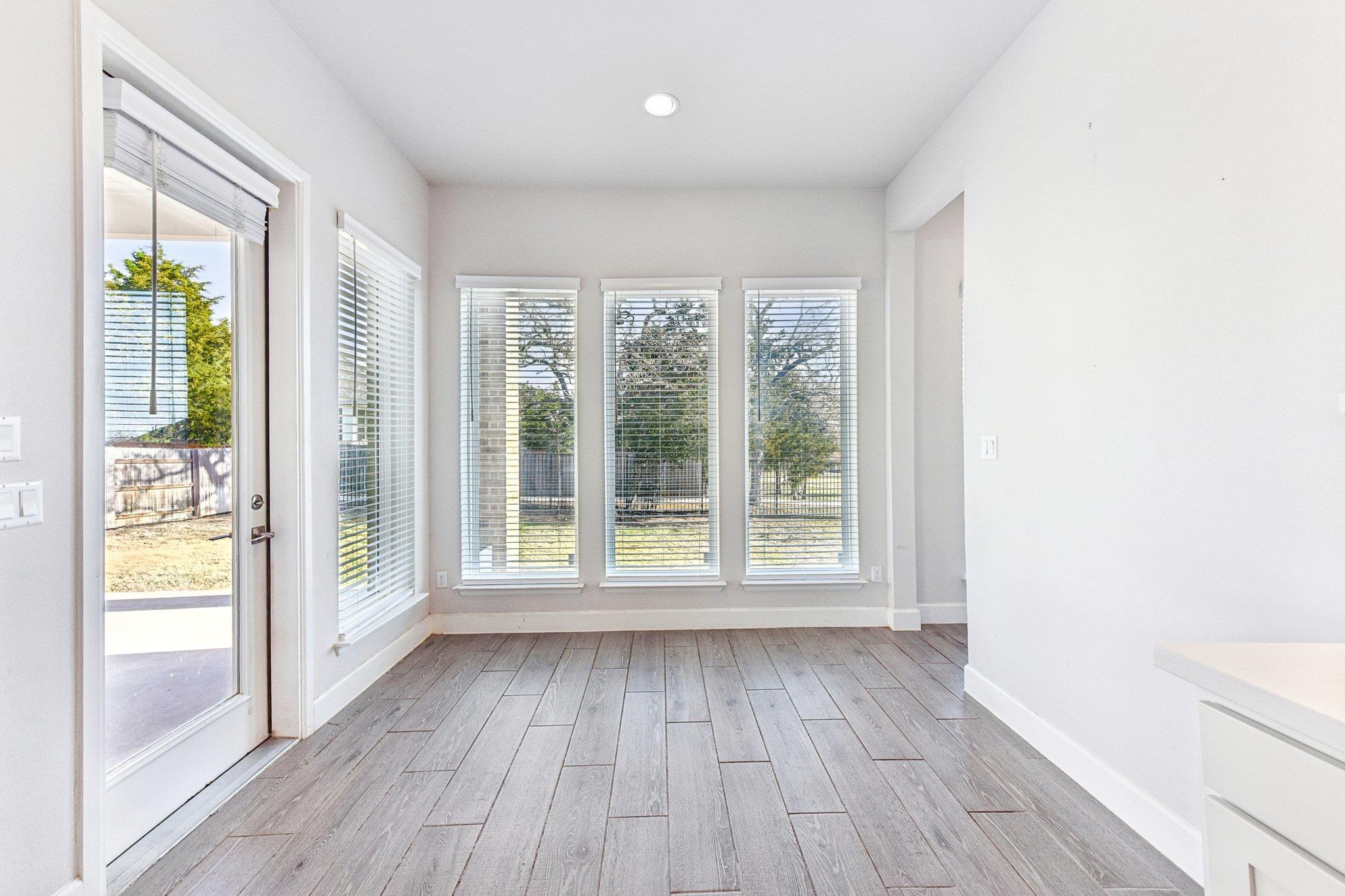163 Kellogg LN