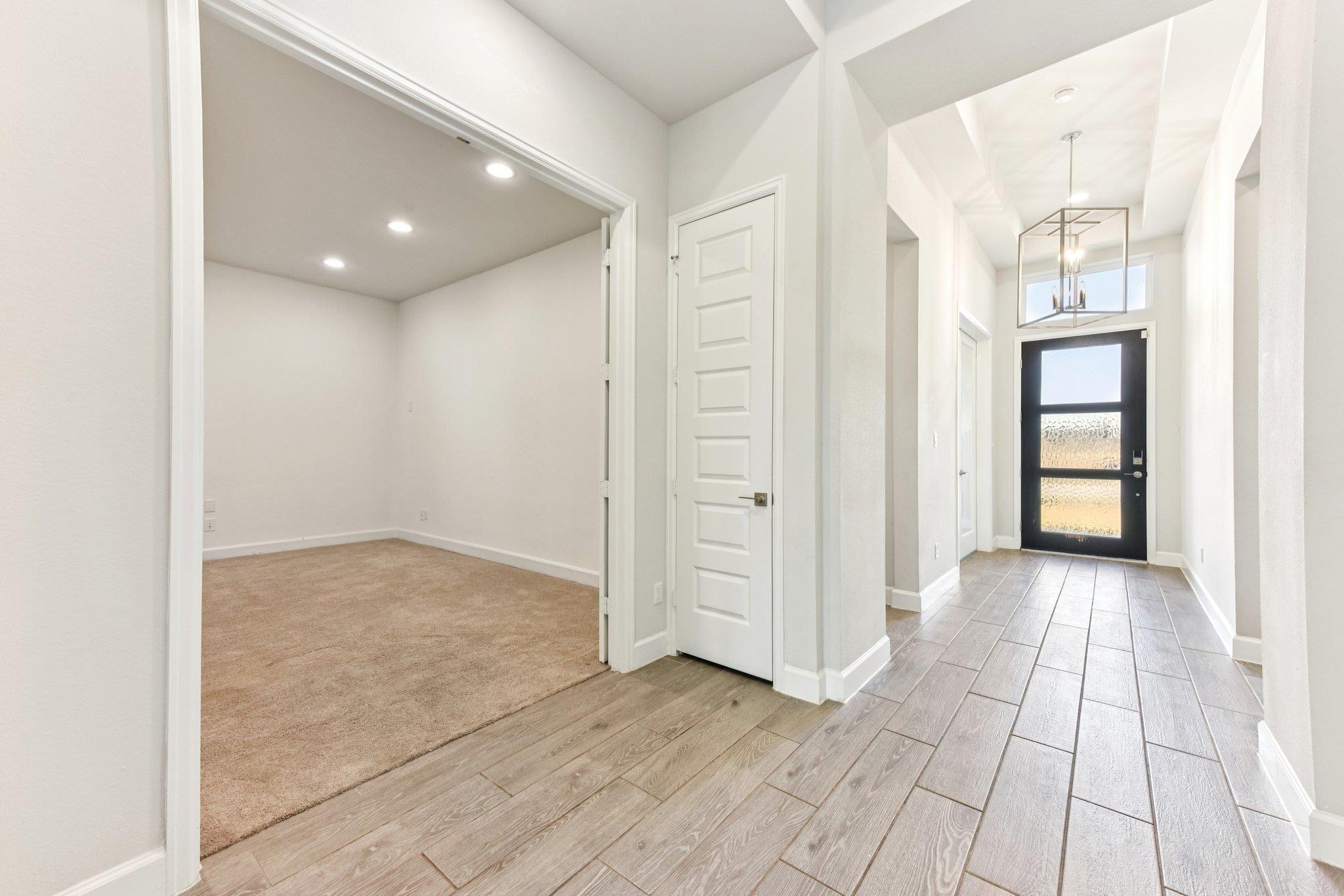 163 Kellogg LN