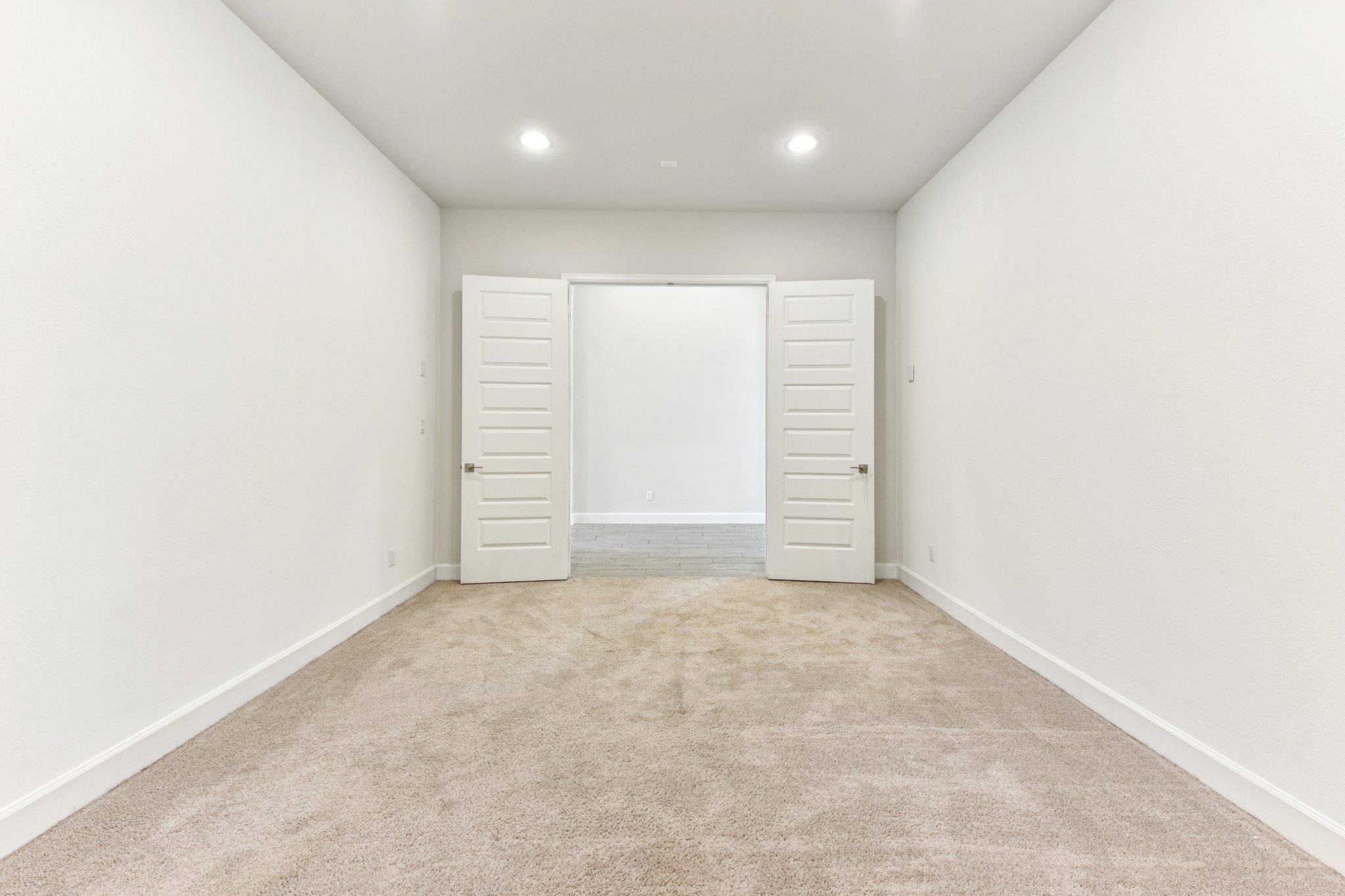 163 Kellogg LN