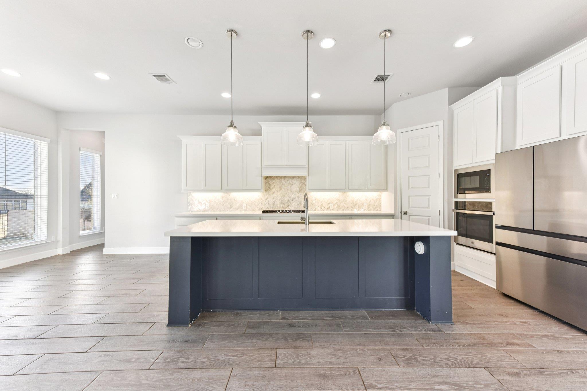 163 Kellogg LN