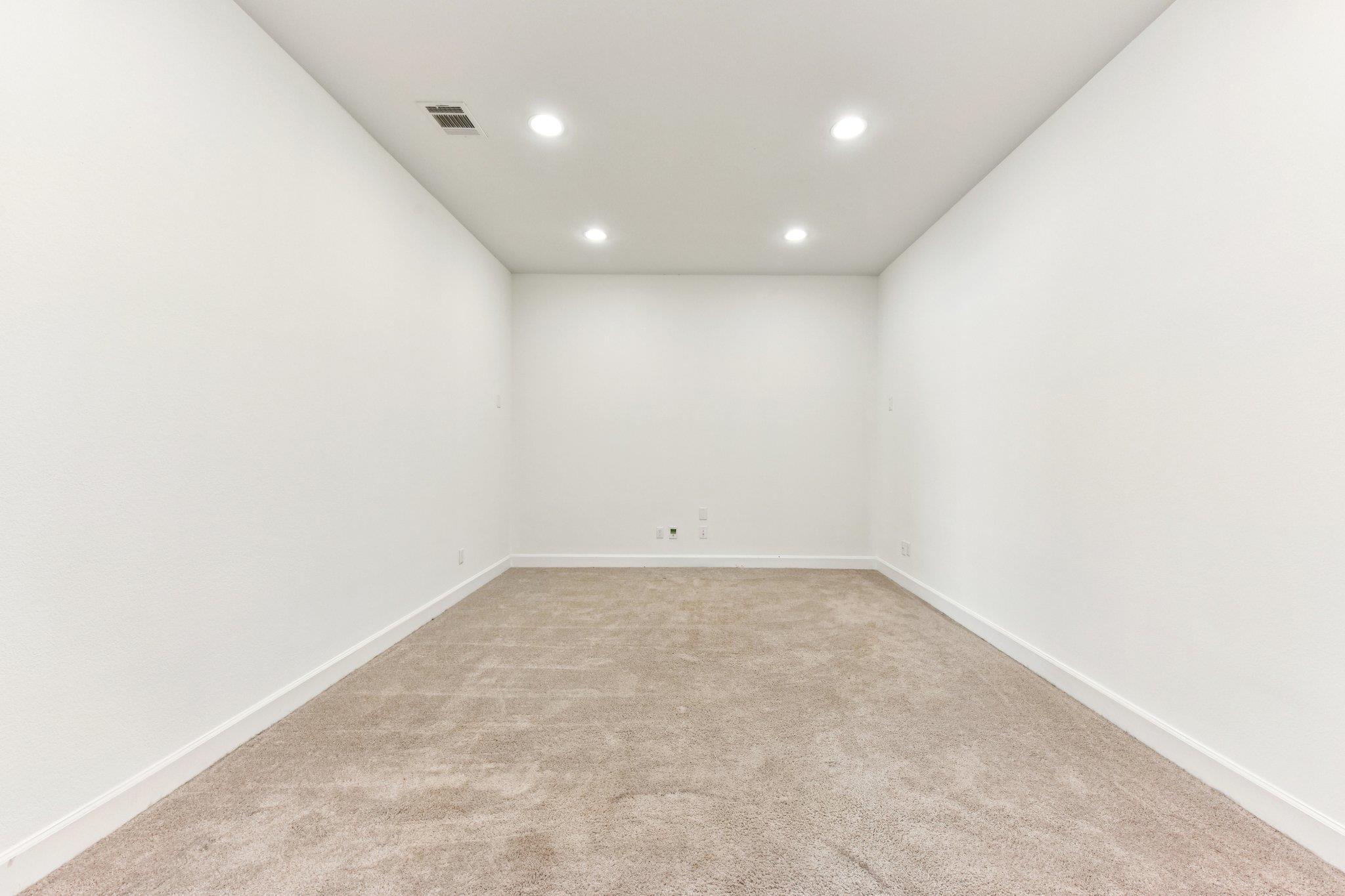 163 Kellogg LN