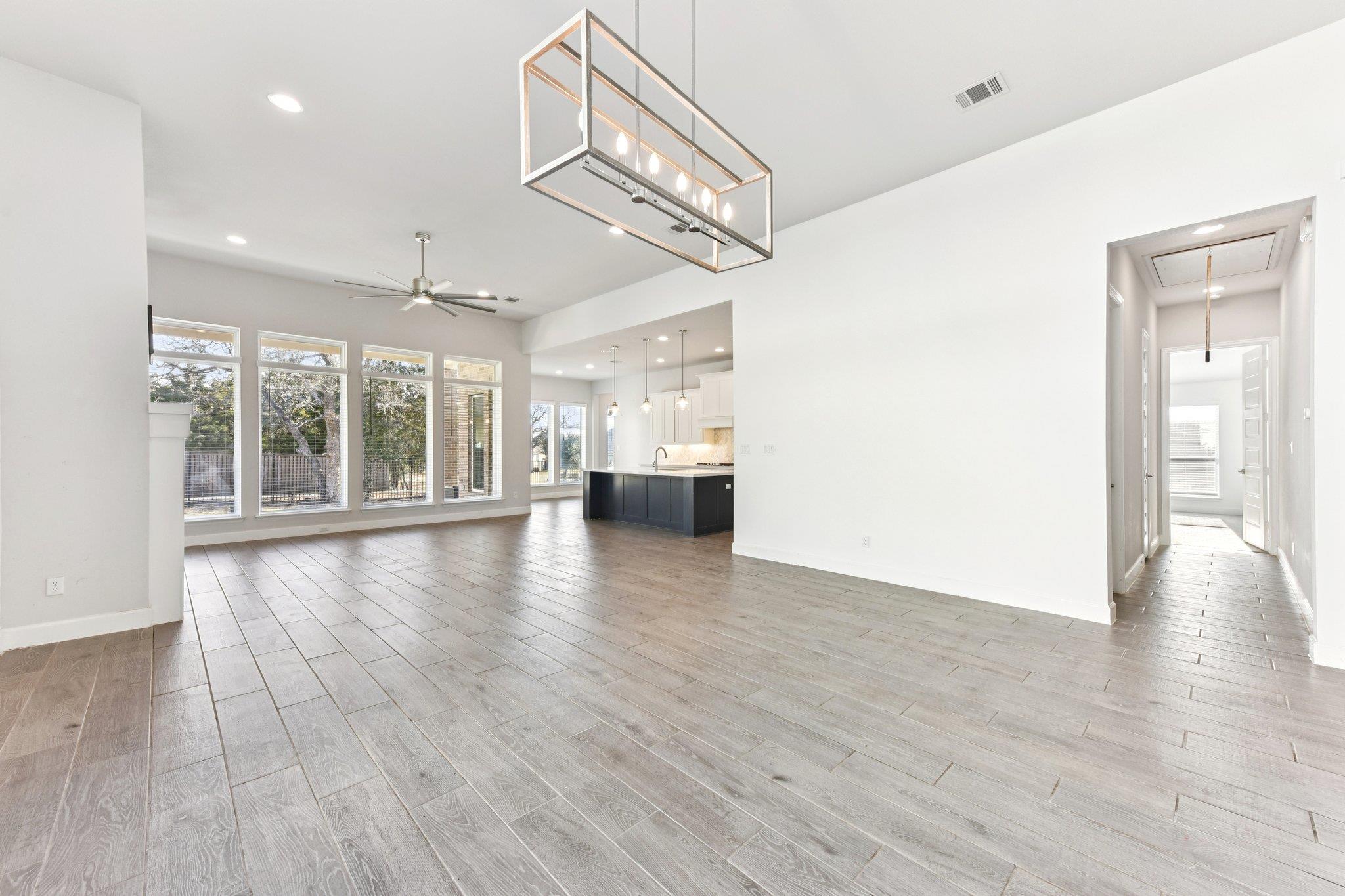 163 Kellogg LN