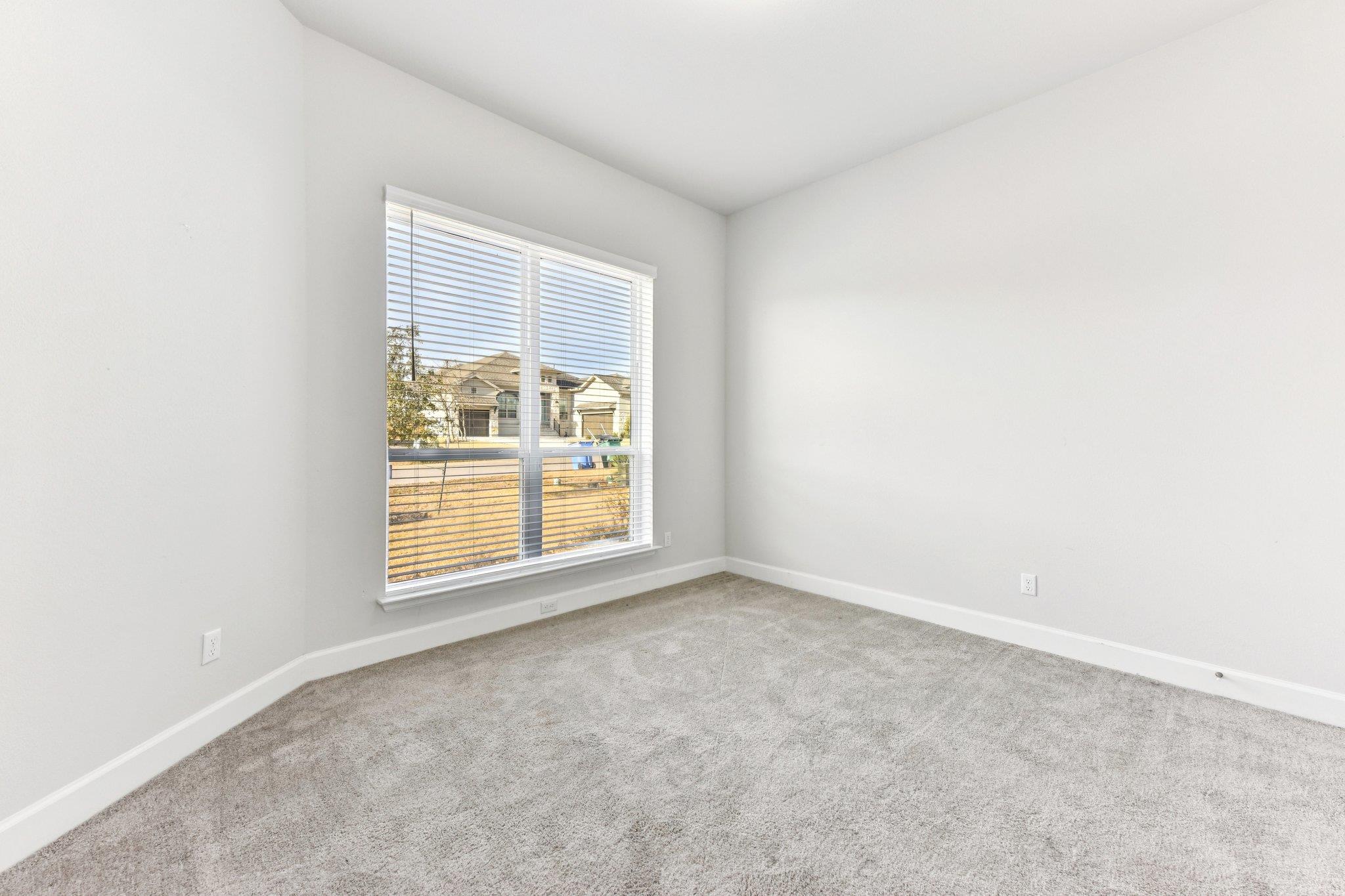163 Kellogg LN