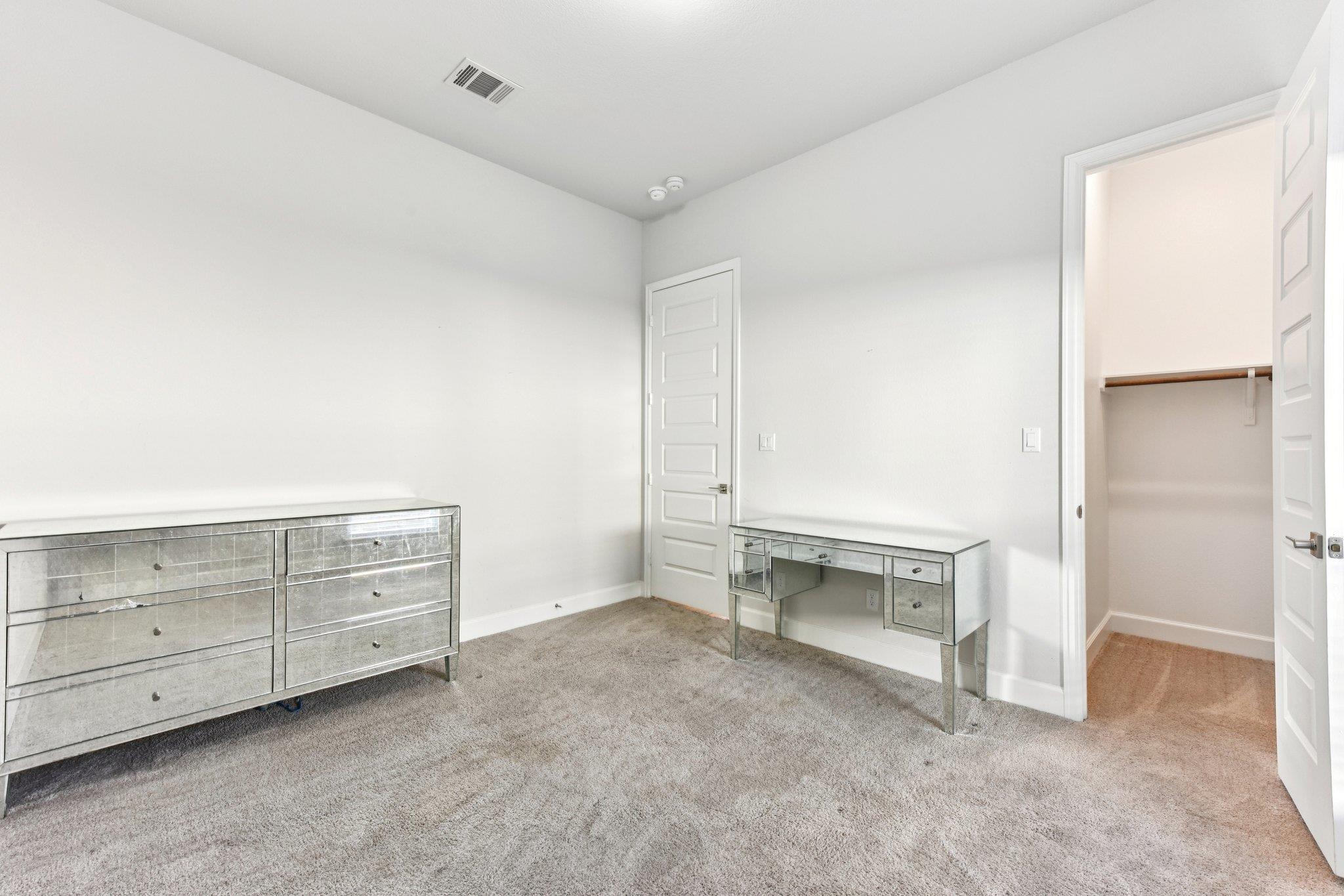 163 Kellogg LN