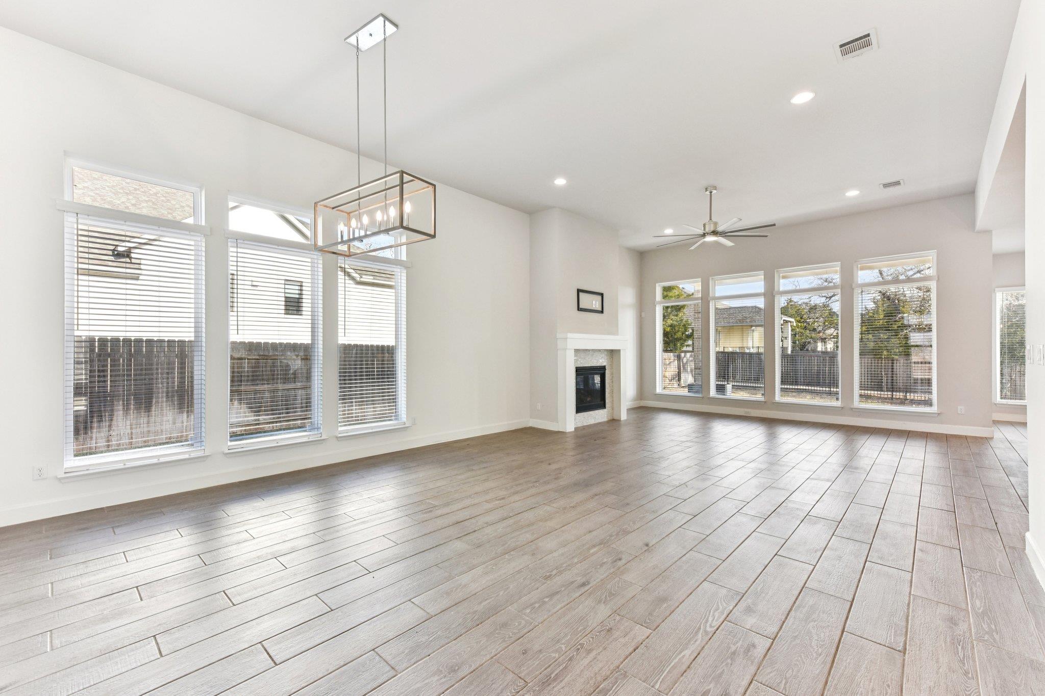 163 Kellogg LN
