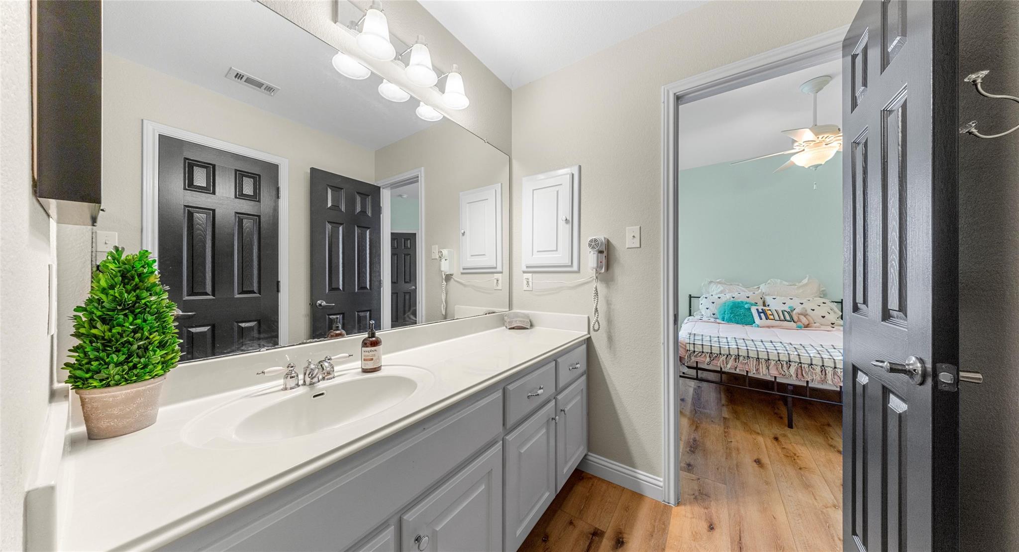 18702 Venture DR