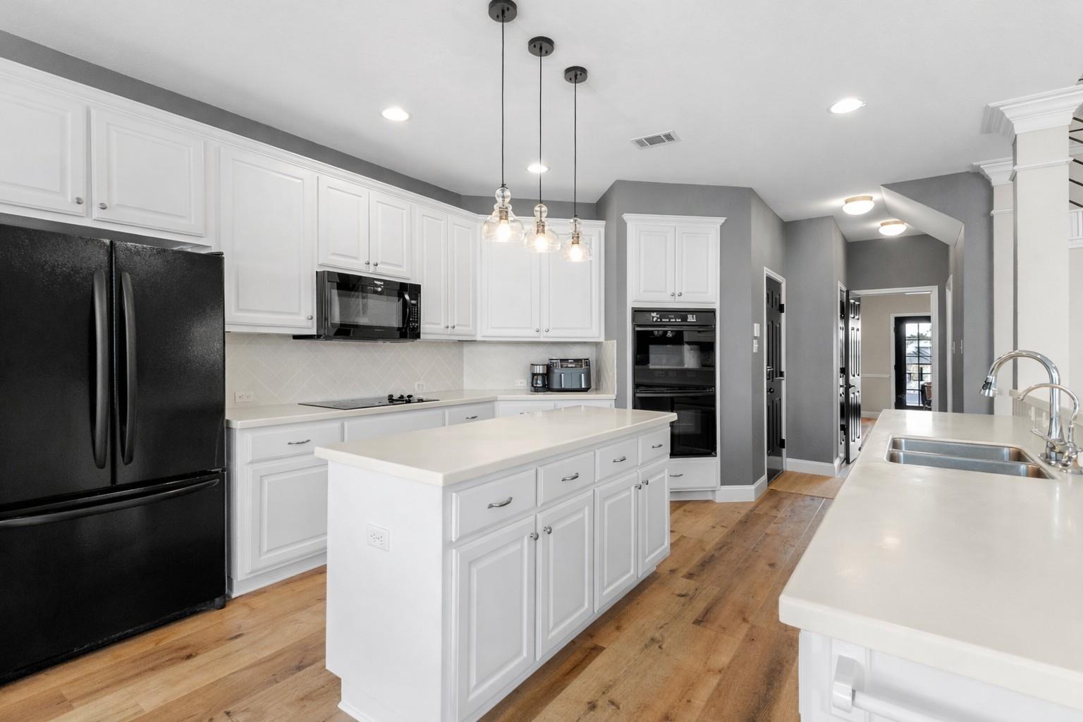 18702 Venture DR