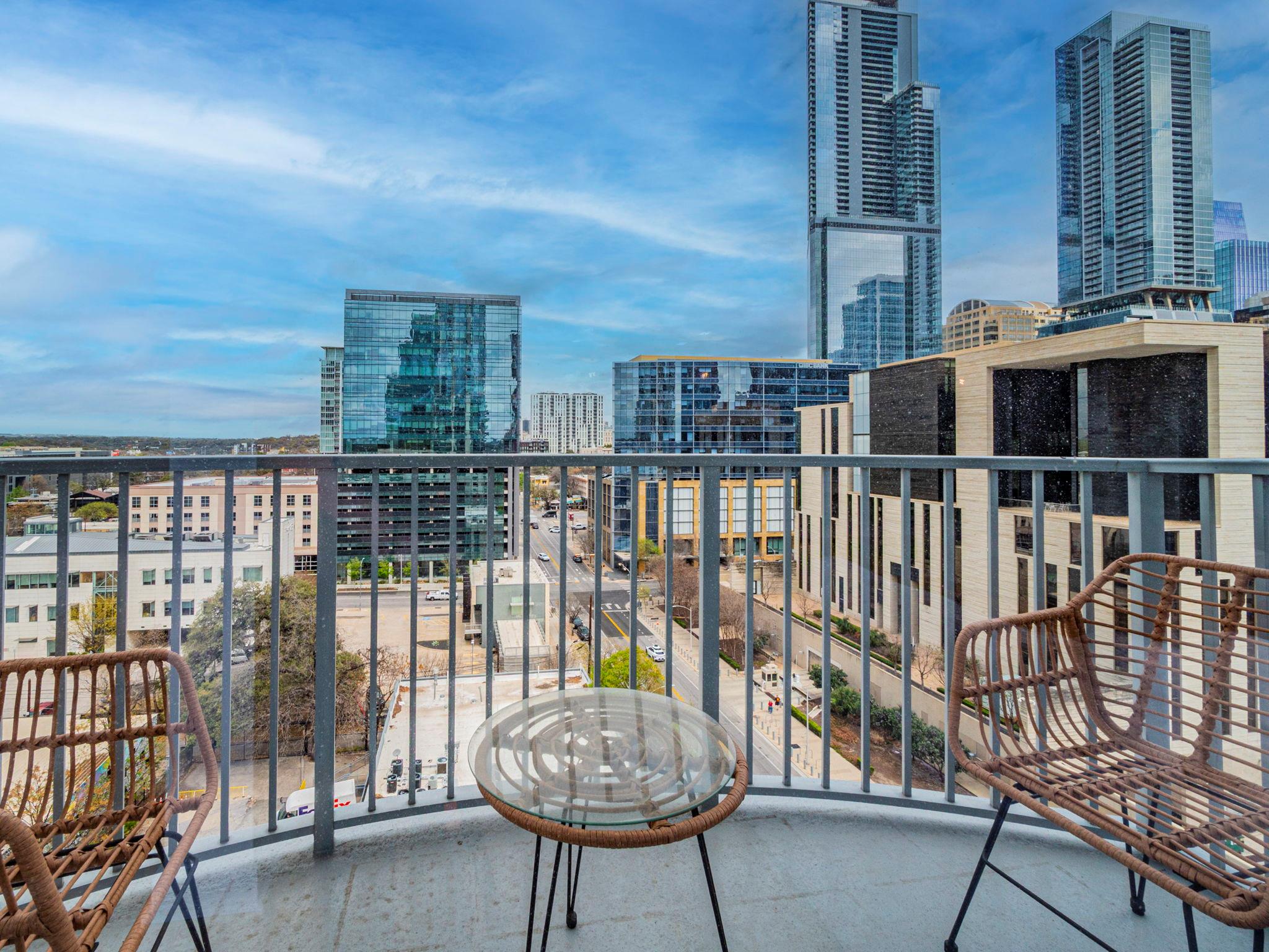360 Nueces ST # 1018