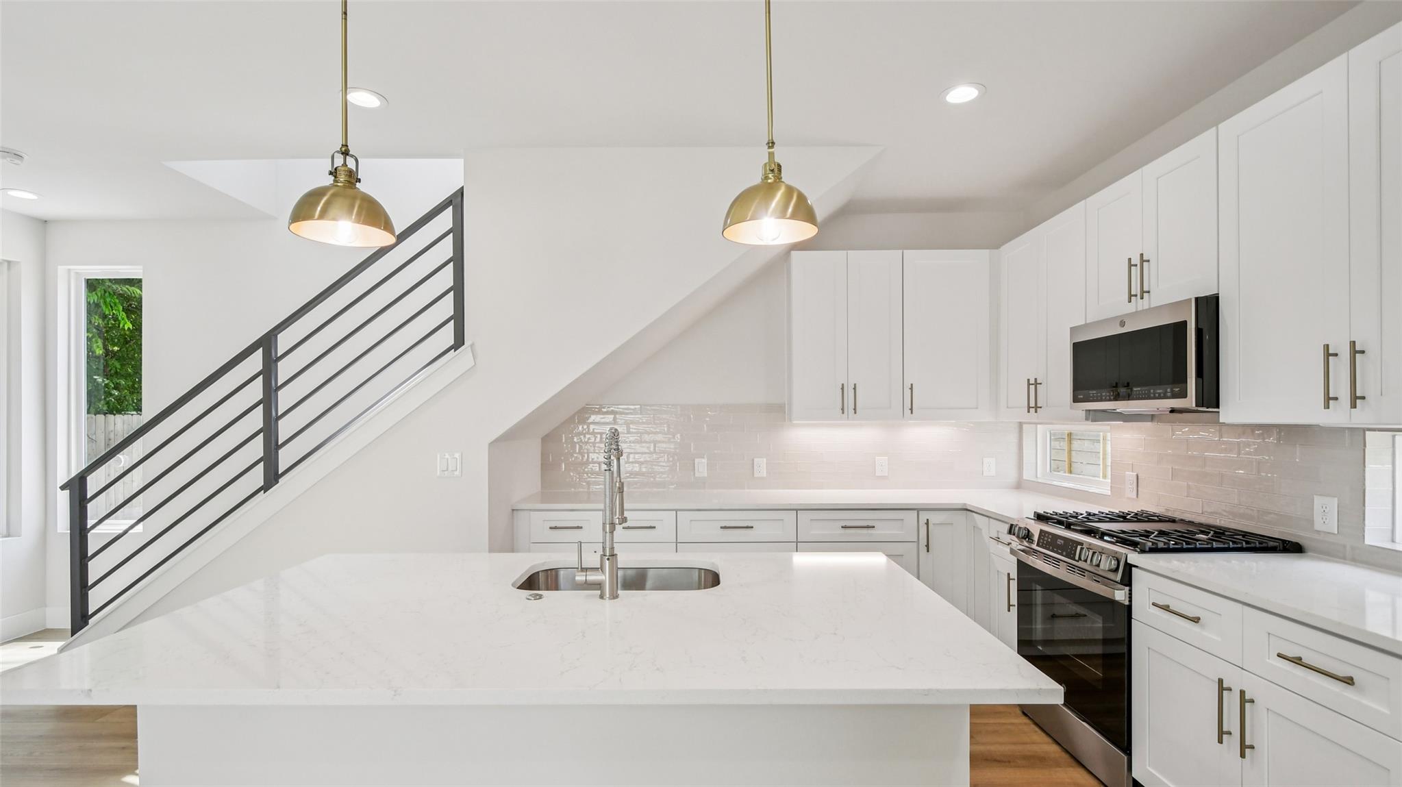 9104 Georgian DR