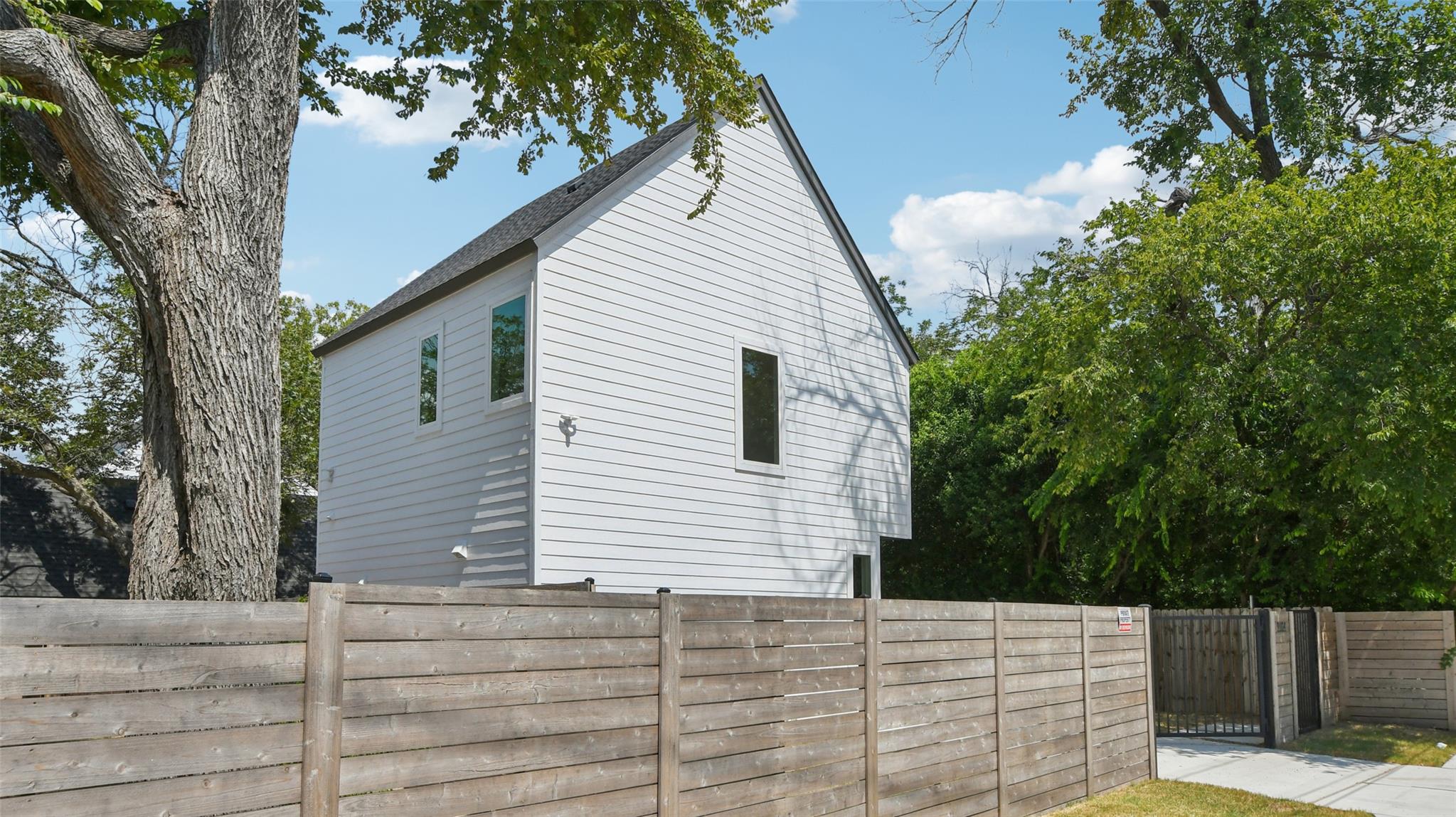 9104 Georgian DR