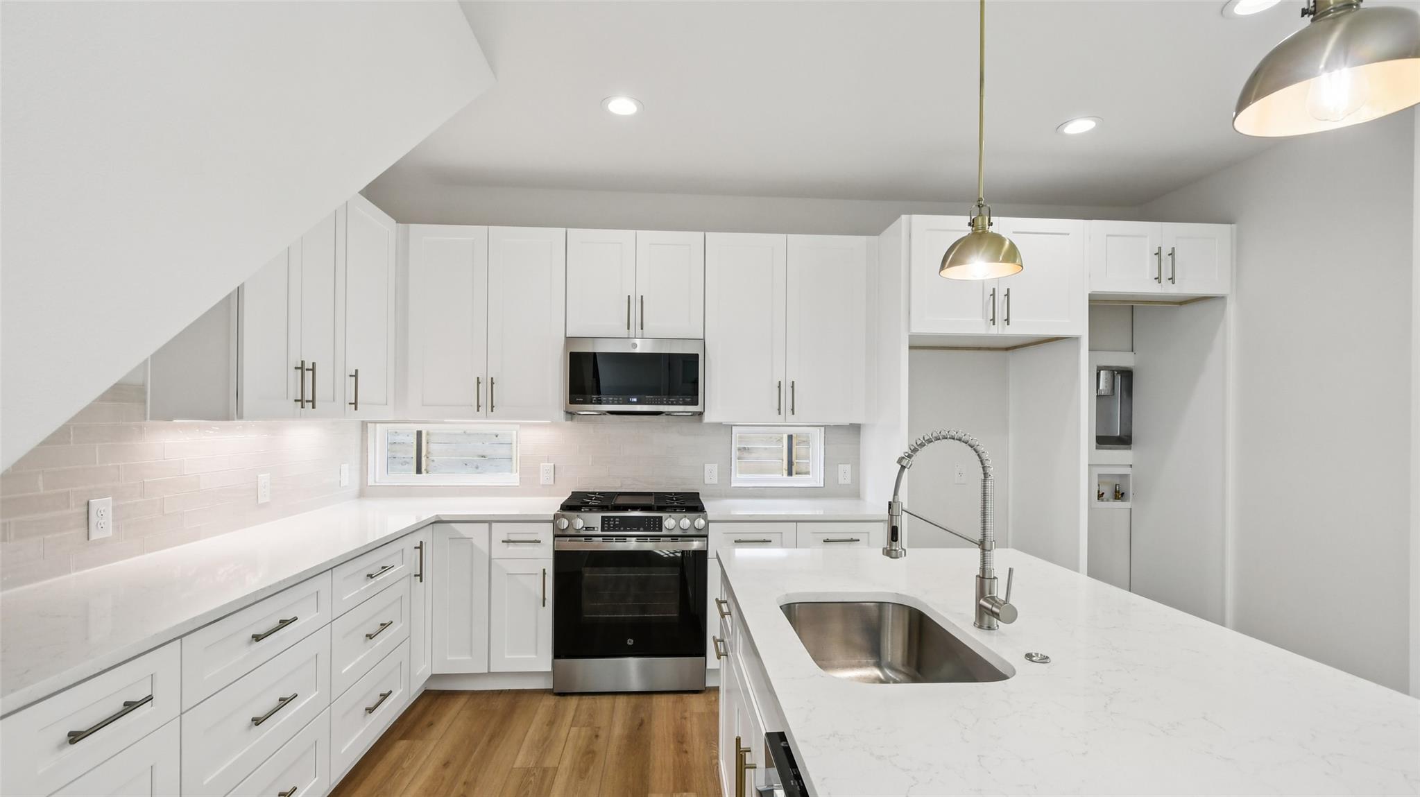 9104 Georgian DR