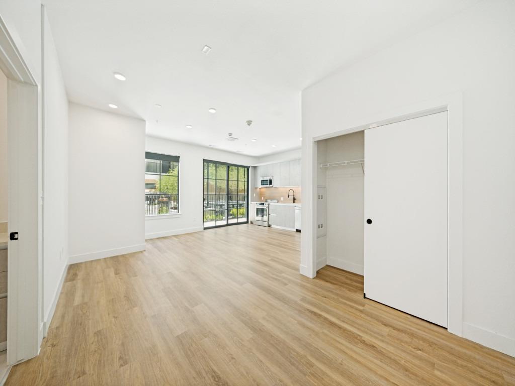 4315 S Congress Ave # 220