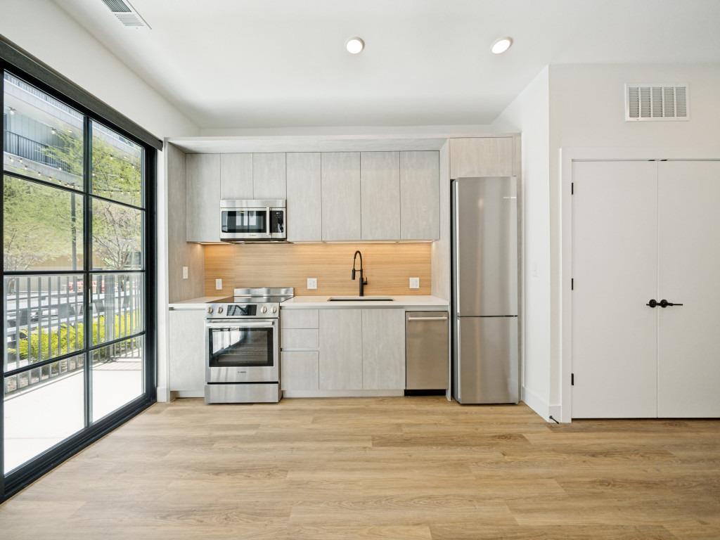 4315 S Congress Ave # 220