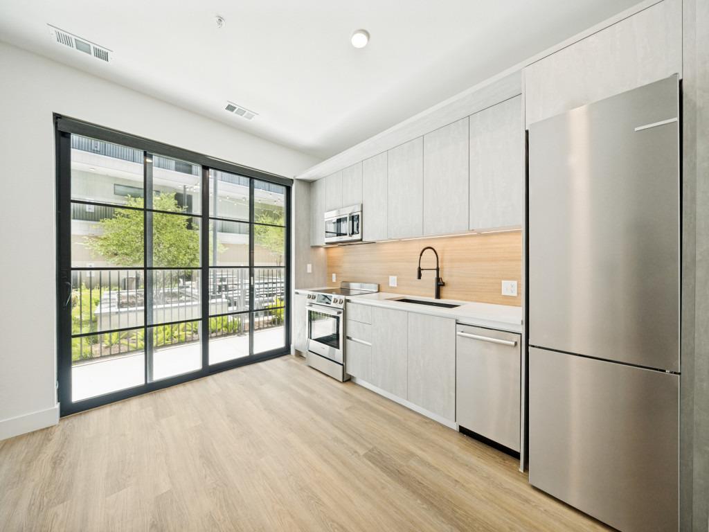 4315 S Congress Ave # 220
