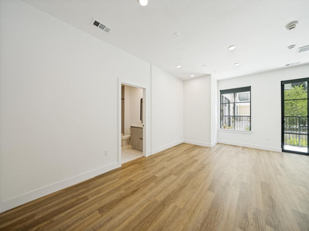 4315 S Congress Ave # 220