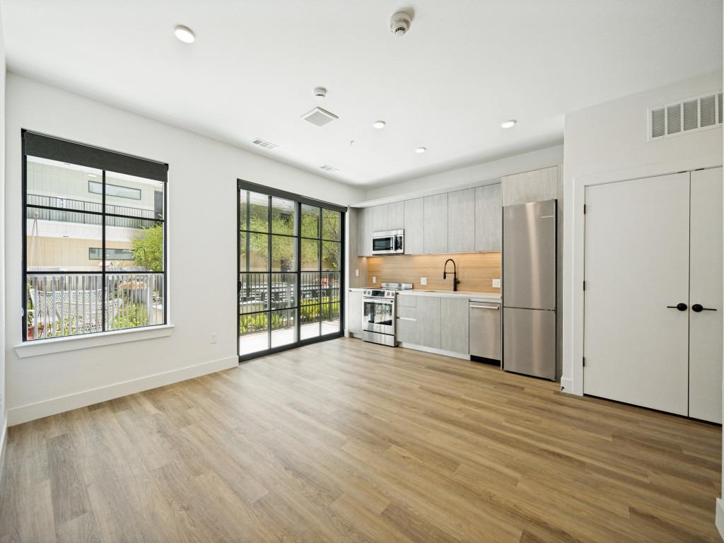 4315 S Congress Ave # 220