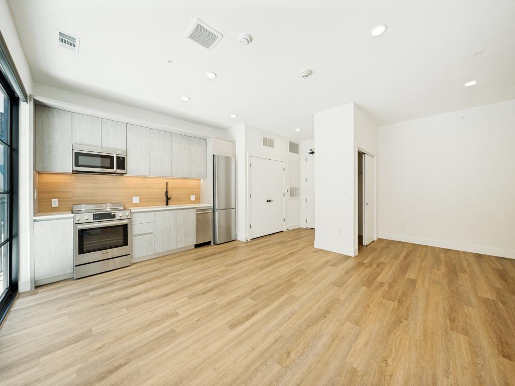 4315 S Congress Ave # 220