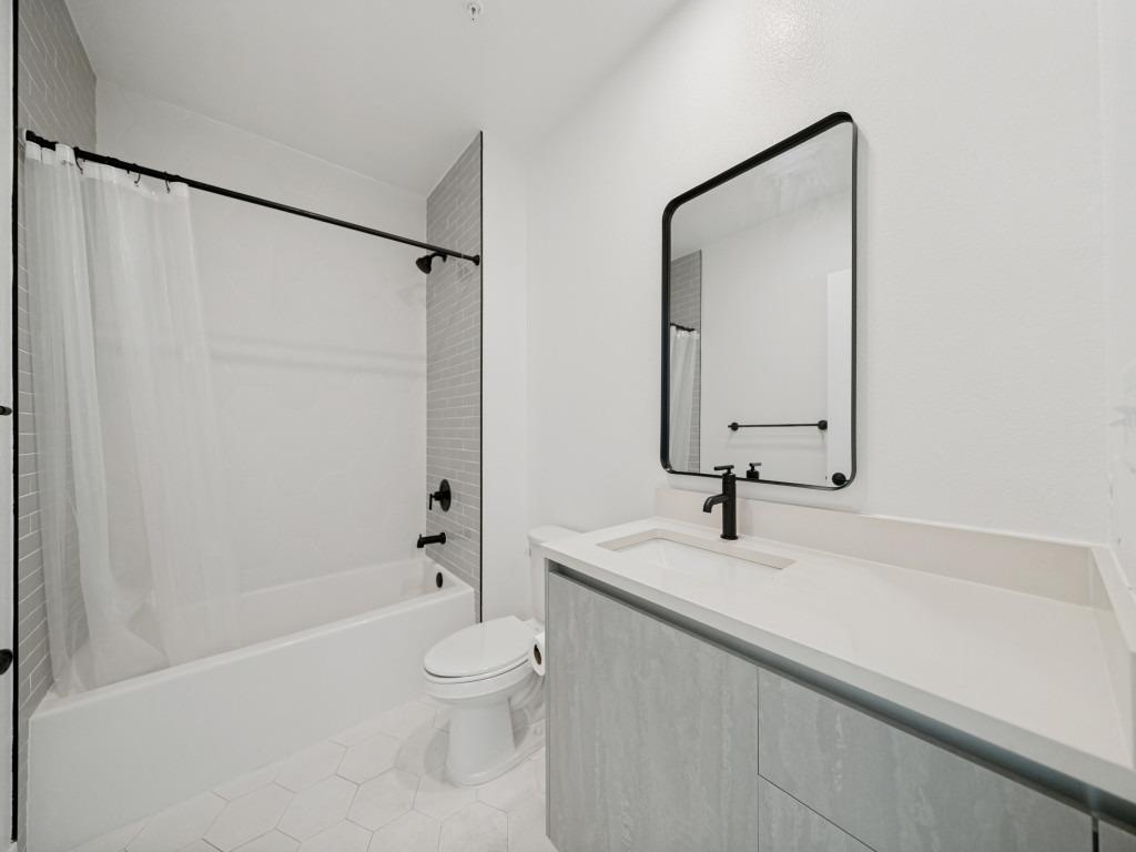 4315 S Congress Ave # 220