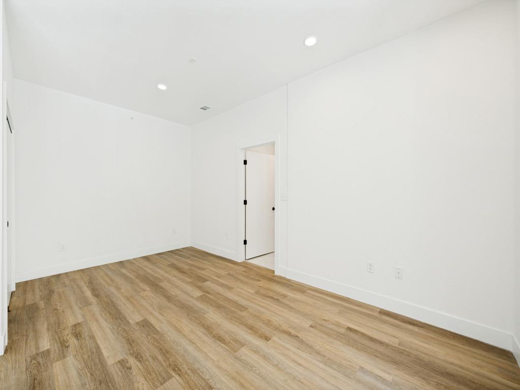 4315 S Congress Ave # 220