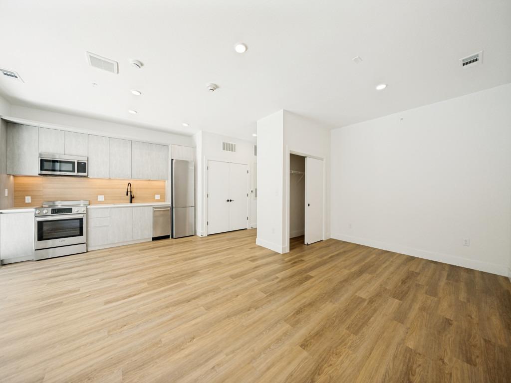 4315 S Congress Ave # 220