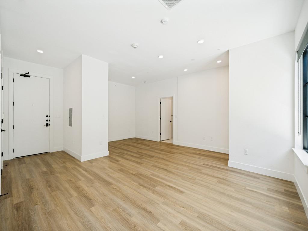 4315 S Congress Ave # 220