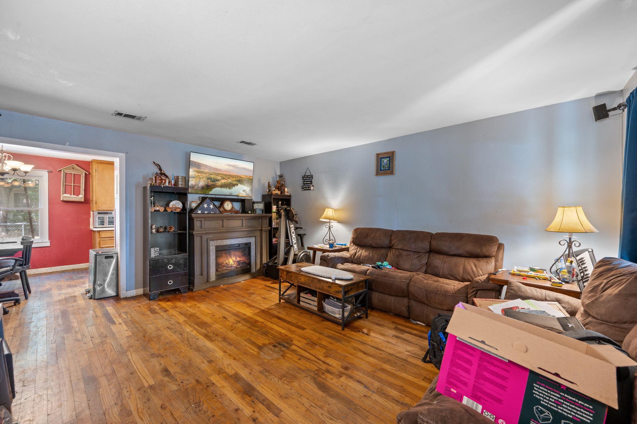 9106 Capitol DR