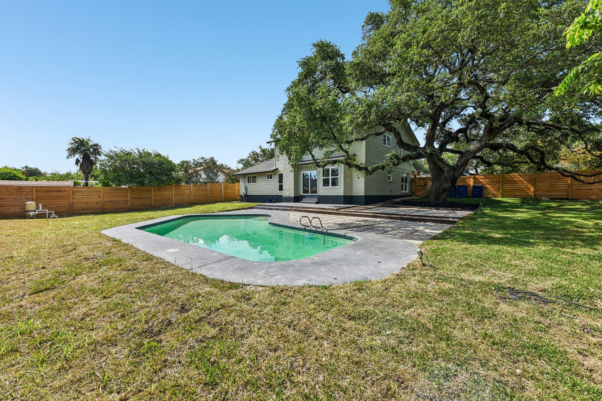 7523 Glenhill RD