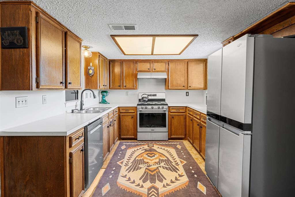 706 Cambridge DR