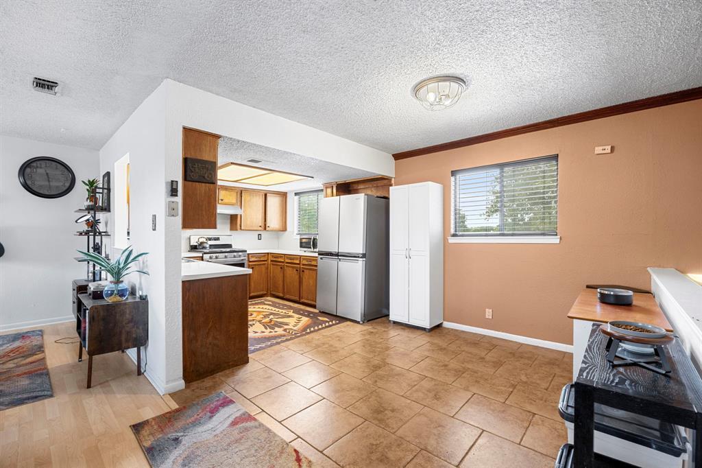706 Cambridge DR