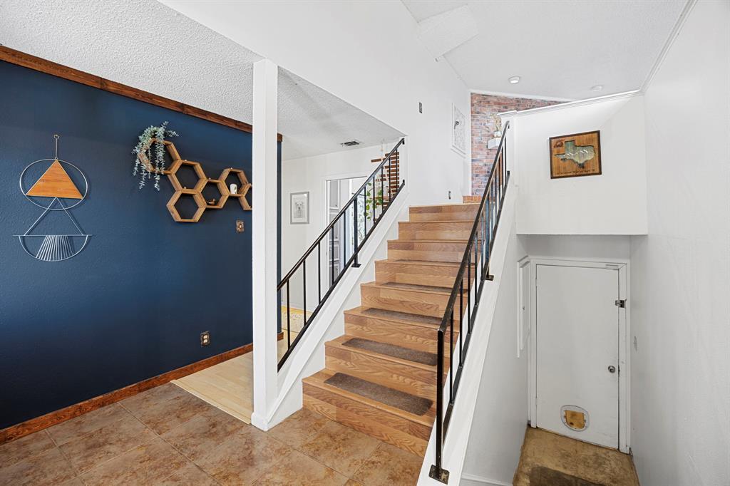 706 Cambridge DR