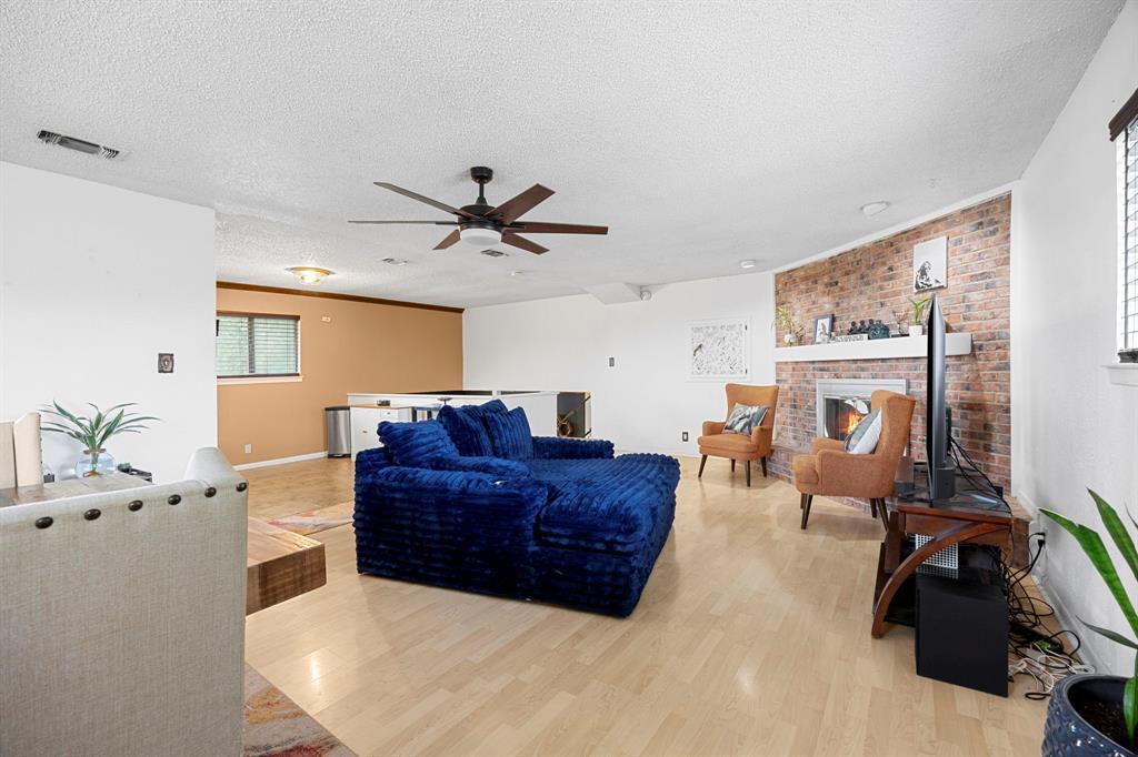 706 Cambridge DR