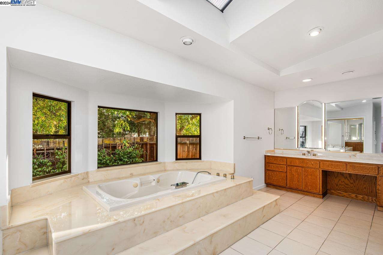 3221 Melanie Cir