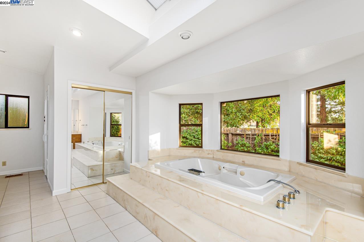 3221 Melanie Cir