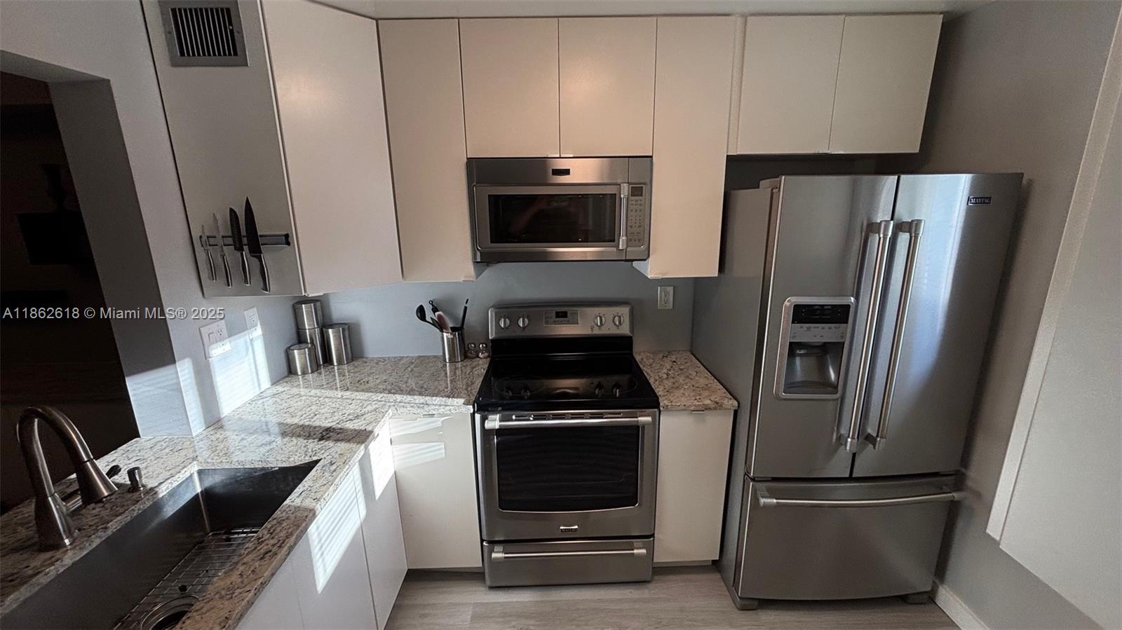 2761 S Oakland Forest Dr # 103